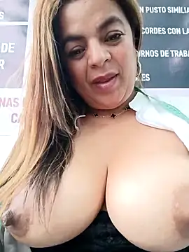 Mia-Glow's cam snapshot