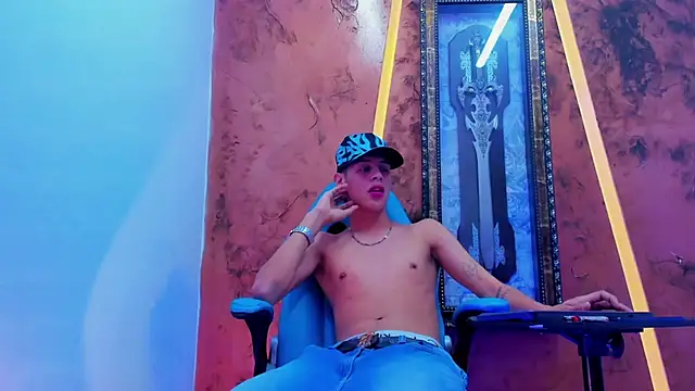 tommy_bigcock19_'s cam snapshot