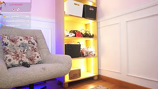 JulesBenett live sex cam