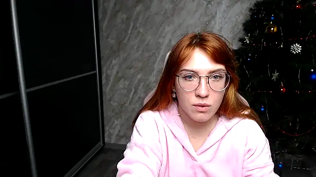 Reginasmilee live sex cam