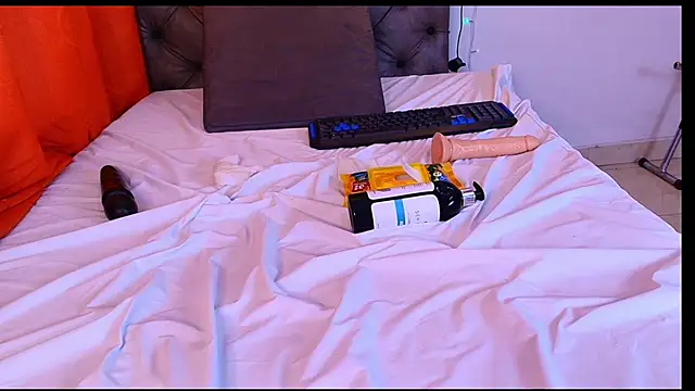 LauraAcuna's cam snapshot