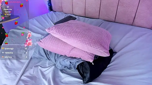 VelvetQueen__'s cam snapshot