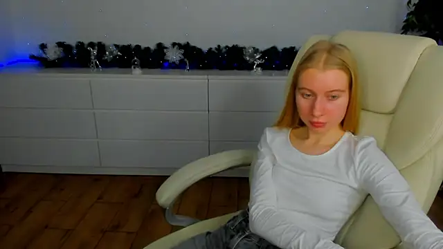 Alina_Blonde's cam snapshot