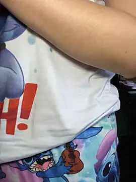 CoraVibes's cam snapshot