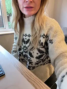 Phoebe_Lily's cam snapshot