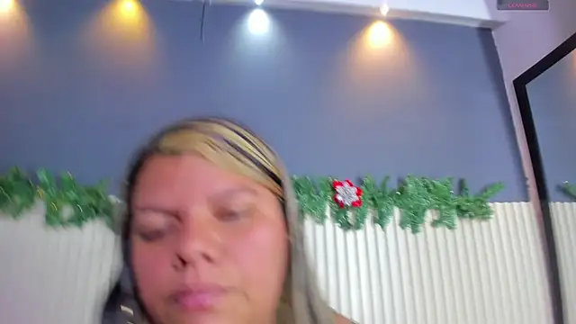 Aida-nicolle's cam snapshot