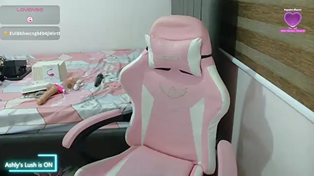 cumwetmebaby's cam snapshot