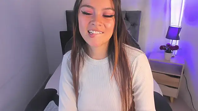 Adelaindiamond_'s cam snapshot