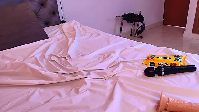 LauraAcuna's cam snapshot