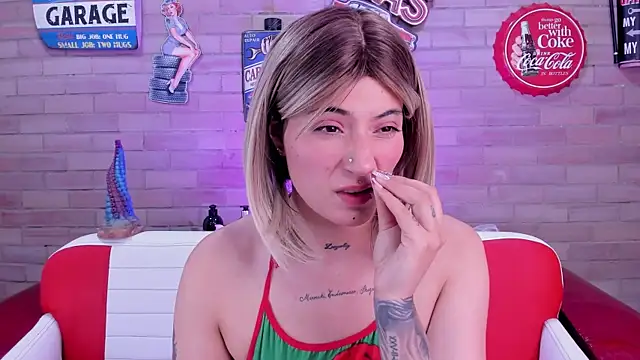 miss_sharlotte18's cam snapshot