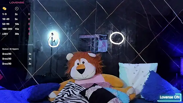 KimberlyCutee live sex cam