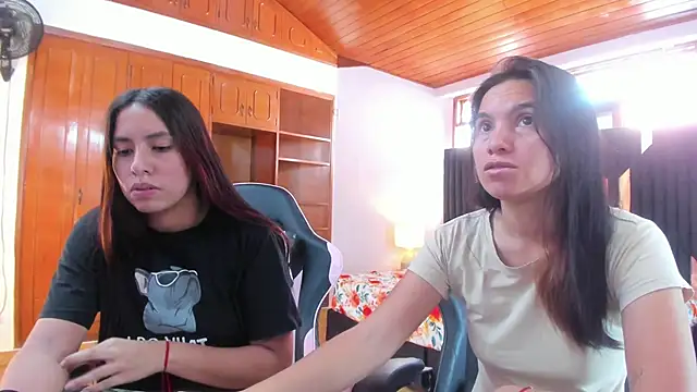 Sofy_and_Mia live sex cam