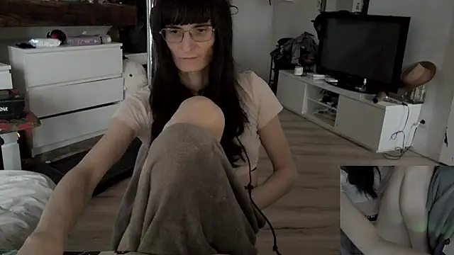 CeriseLapine live sex cam