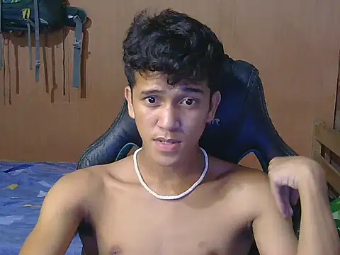 hugekenbigcock live sex cam