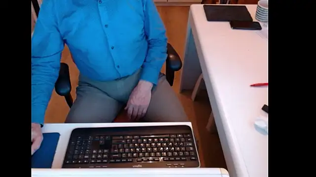 dutchpornking's cam snapshot