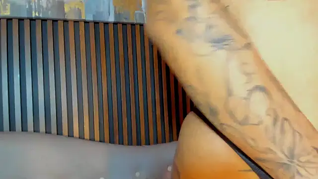 LauraAristizabal live sex cam