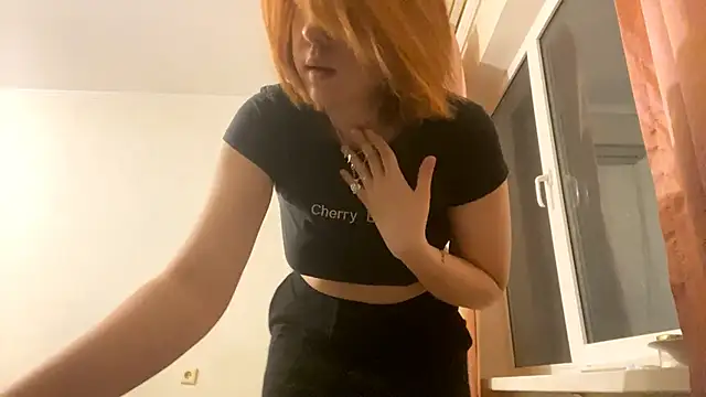 Julie_mayers_'s cam snapshot