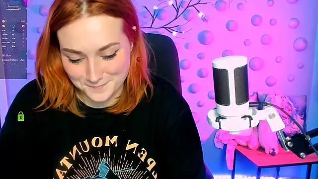 casey_meow_'s cam snapshot