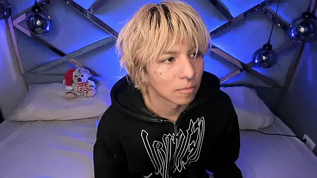 OliIverr22 live sex cam