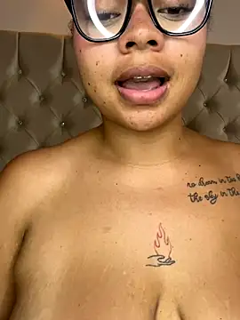 Eloisa_cleavage_'s cam snapshot