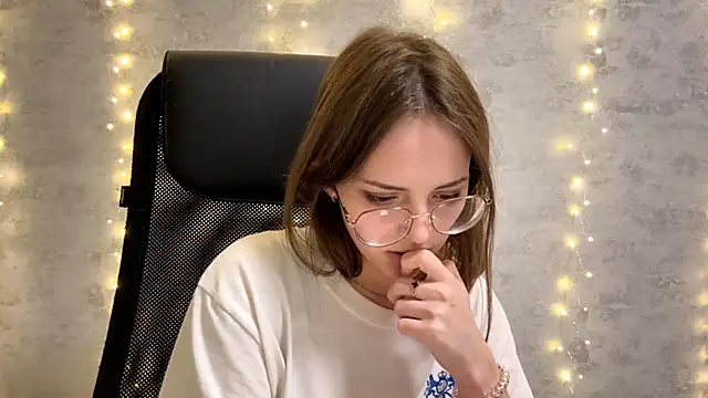 AliceStacy's cam snapshot