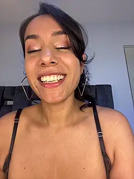 PilarJones_'s cam snapshot