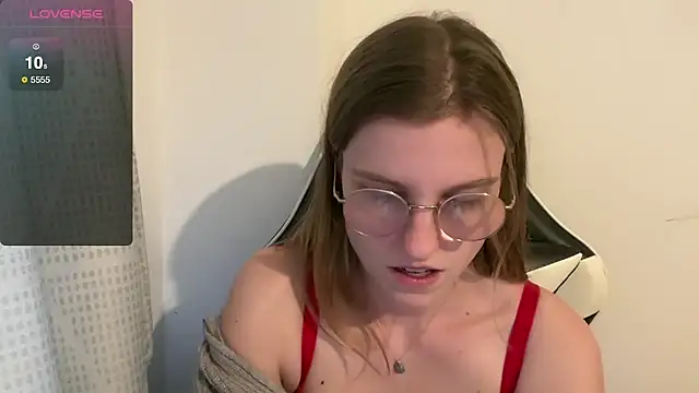 BustyKellyXXX's cam snapshot