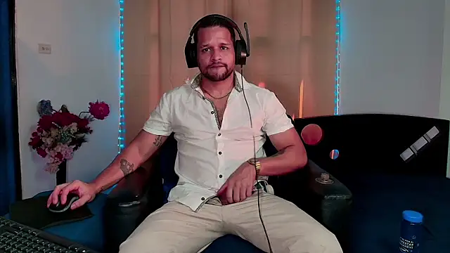 LucasGaeel's cam snapshot