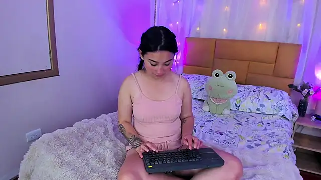 SlowDesire's cam snapshot