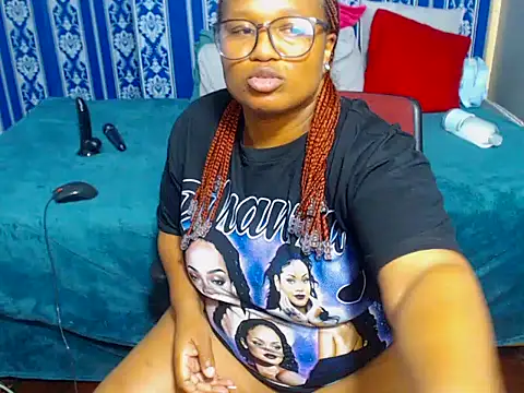 JUICEYLIPS333's cam snapshot