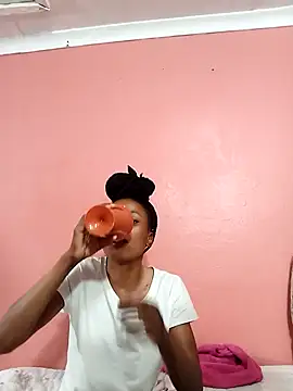 HotPetite_25's cam snapshot