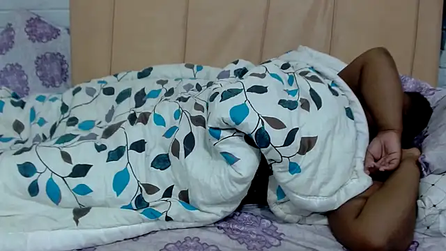 AfricanQueenxx25's cam snapshot