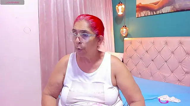 renata_milf_'s cam snapshot