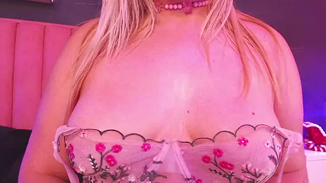 CrystalWoods94's cam snapshot