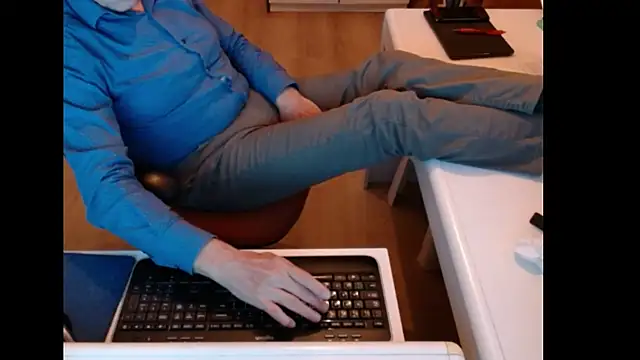 dutchpornking's cam snapshot