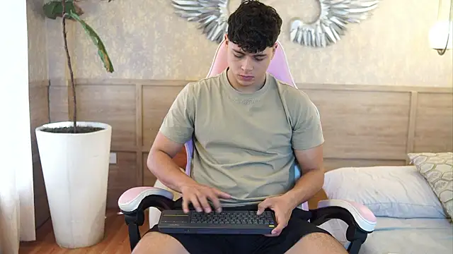 Ethan_occonor's cam snapshot