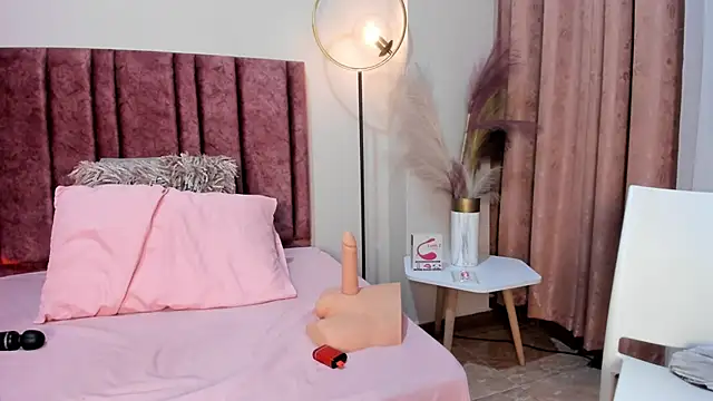 DaphneBeaumont's cam snapshot