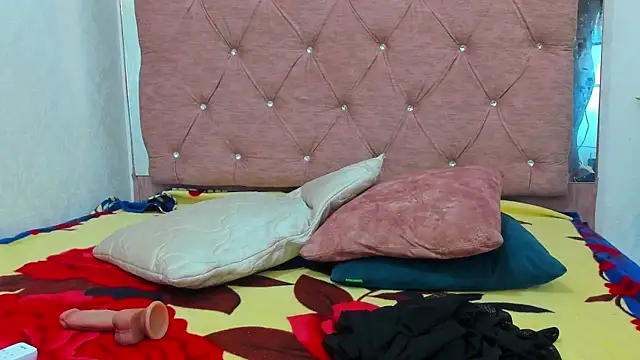 Jazmin040_'s cam snapshot