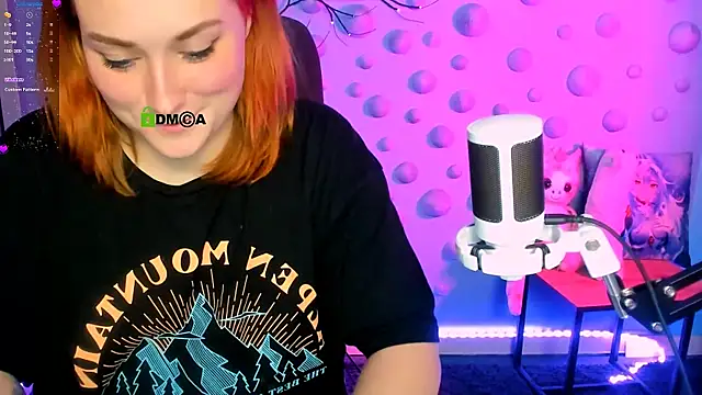 casey_meow_'s cam snapshot