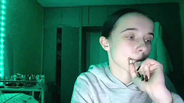 Emilia_Light's cam snapshot