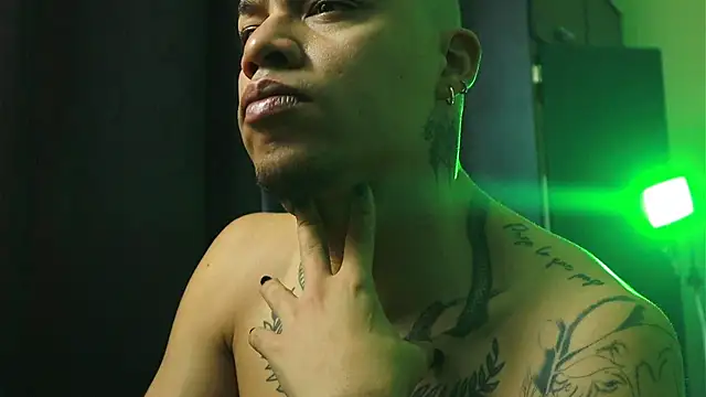 AlphaMasterXxx live sex cam