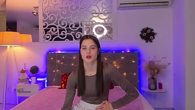 LuisaClover's cam snapshot