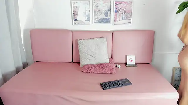 Pamela_SkinnySexy's cam snapshot