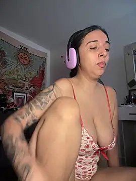 kiaraglam2's cam snapshot