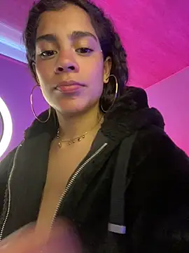 NINA_18_YEARS's cam snapshot