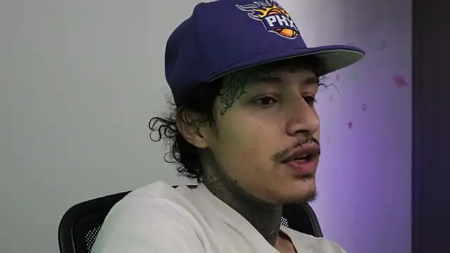 trieone live sex cam