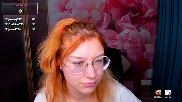 AngelinaLow's cam snapshot