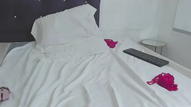 Megansweetcome's cam snapshot