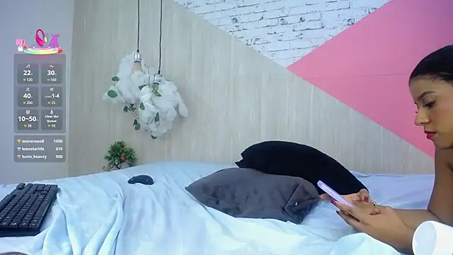 sophia_brunette_'s cam snapshot