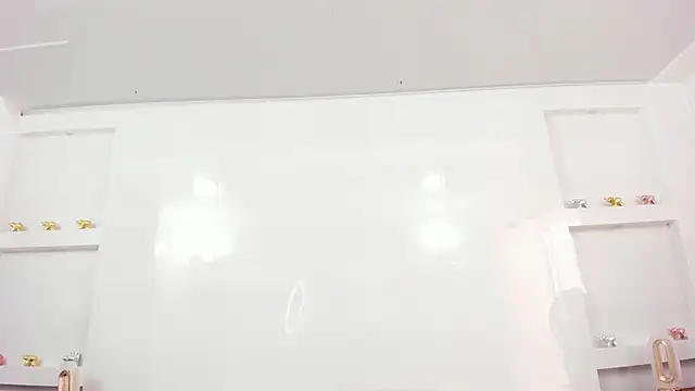 ikia_lopez_'s cam snapshot